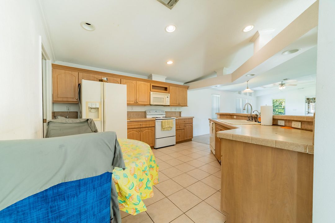 На продажу: $349,900 (3 спален, 2 ванн, 1631 Квадратных фут)