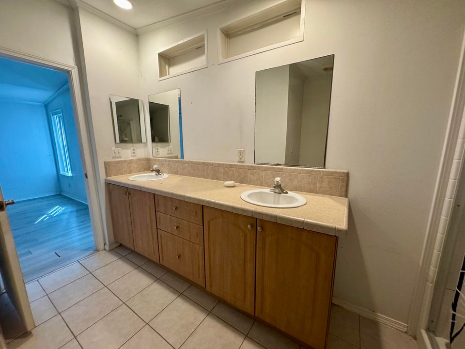 На продажу: $349,900 (3 спален, 2 ванн, 1631 Квадратных фут)