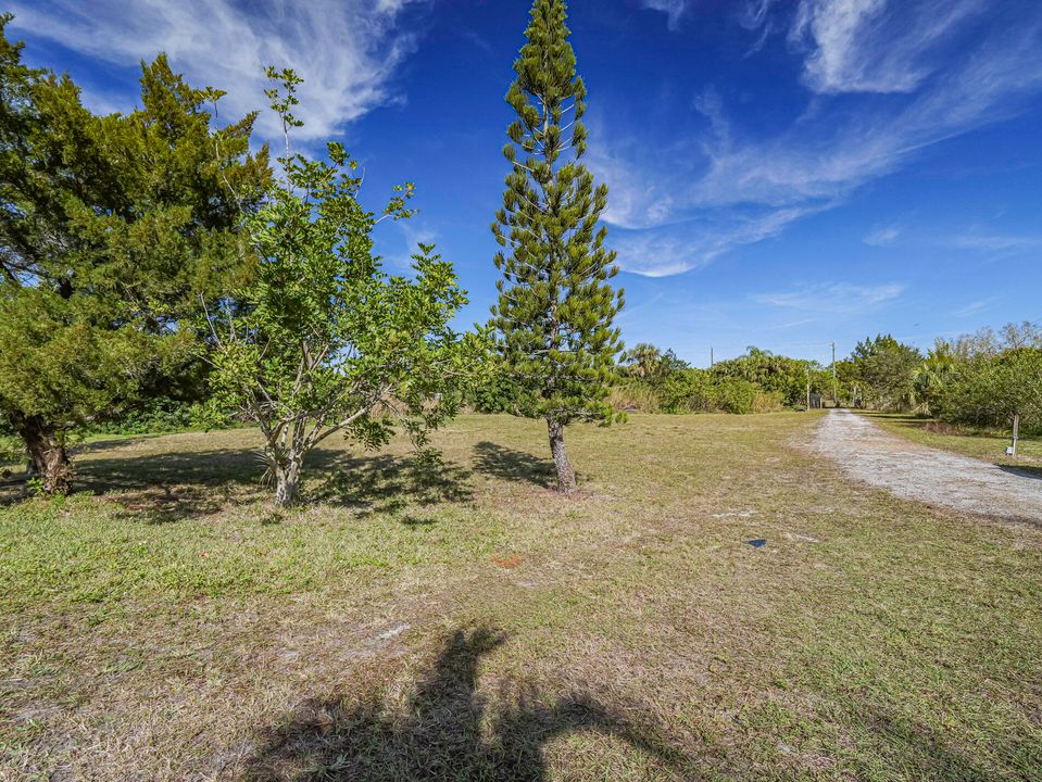 Activo con contrato: $995,000 (3 camas, 2 baños, 2221 Pies cuadrados)