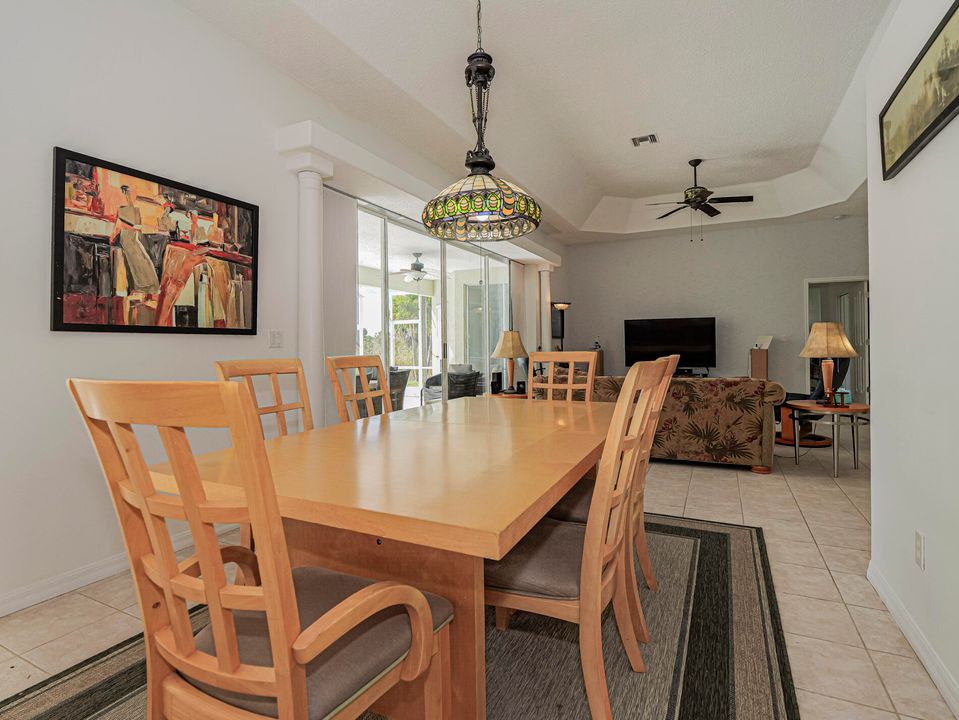 Activo con contrato: $995,000 (3 camas, 2 baños, 2221 Pies cuadrados)