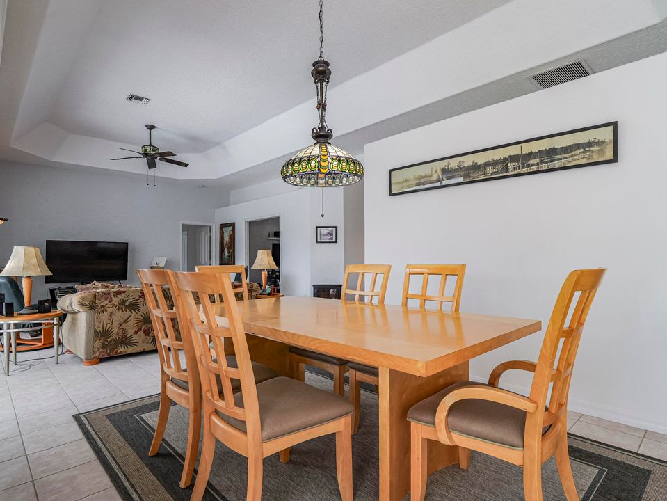 Activo con contrato: $995,000 (3 camas, 2 baños, 2221 Pies cuadrados)