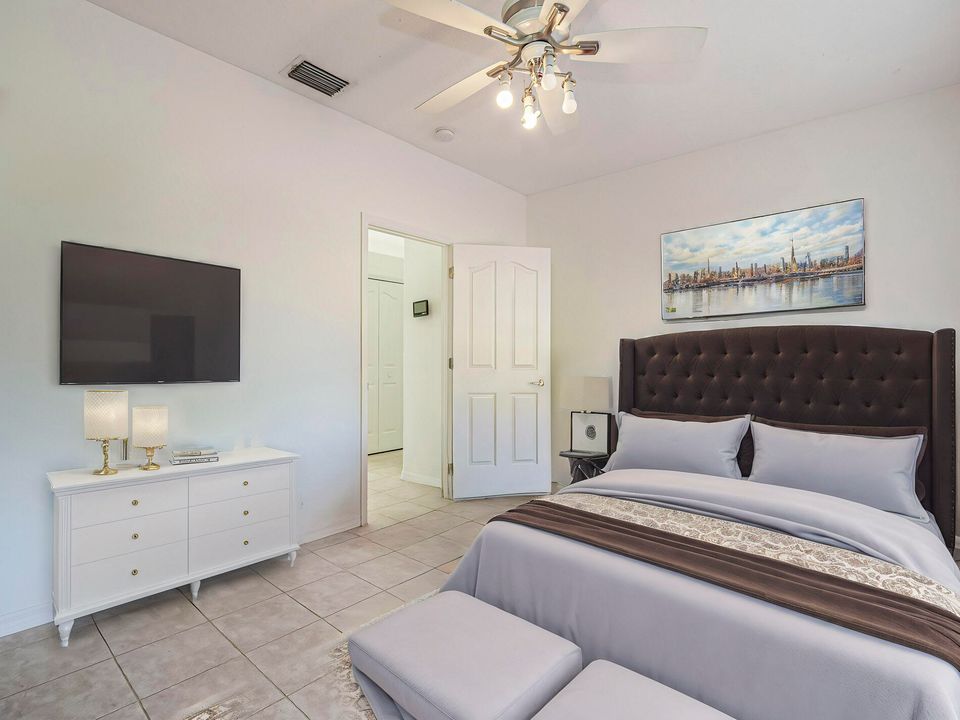 Activo con contrato: $995,000 (3 camas, 2 baños, 2221 Pies cuadrados)