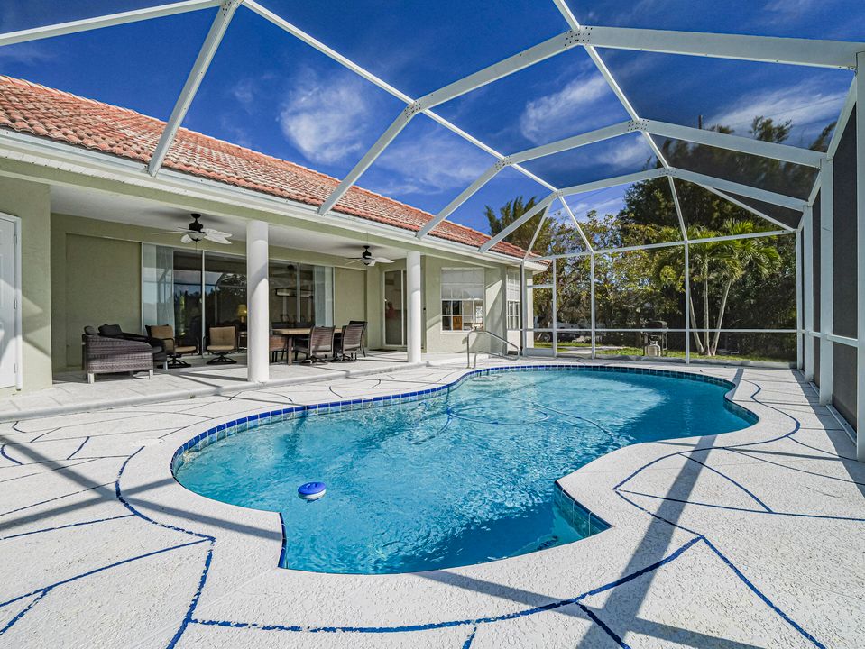 Activo con contrato: $995,000 (3 camas, 2 baños, 2221 Pies cuadrados)