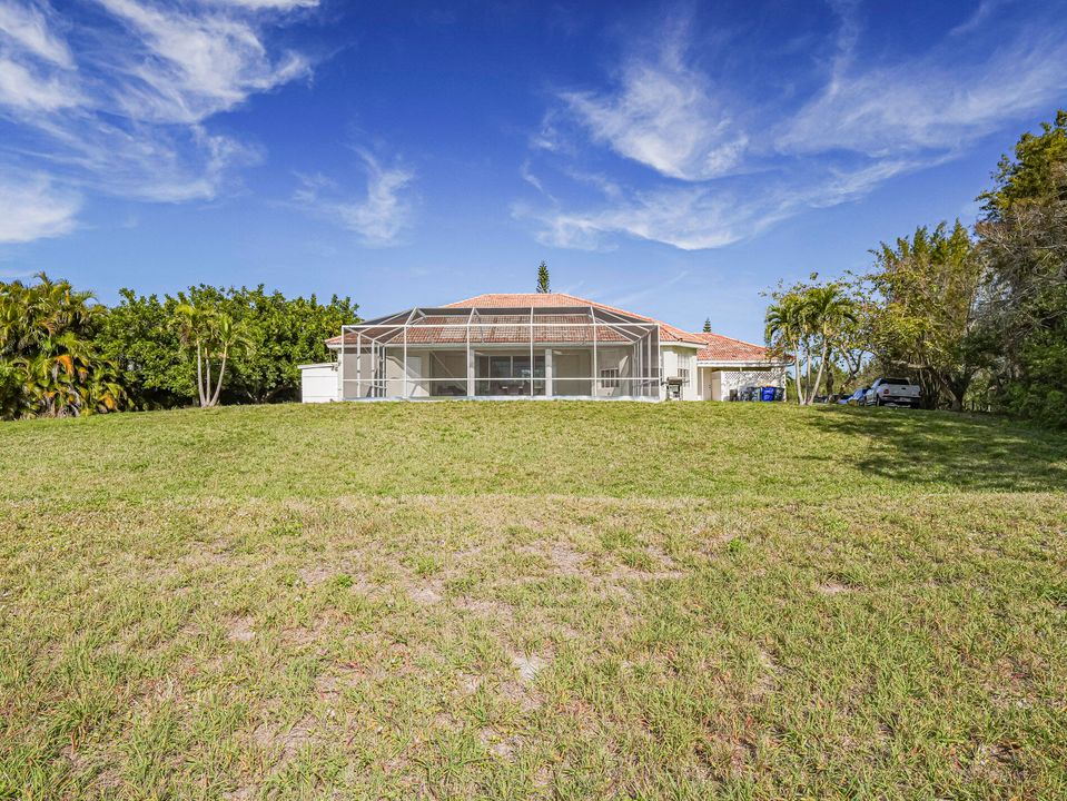 Activo con contrato: $995,000 (3 camas, 2 baños, 2221 Pies cuadrados)