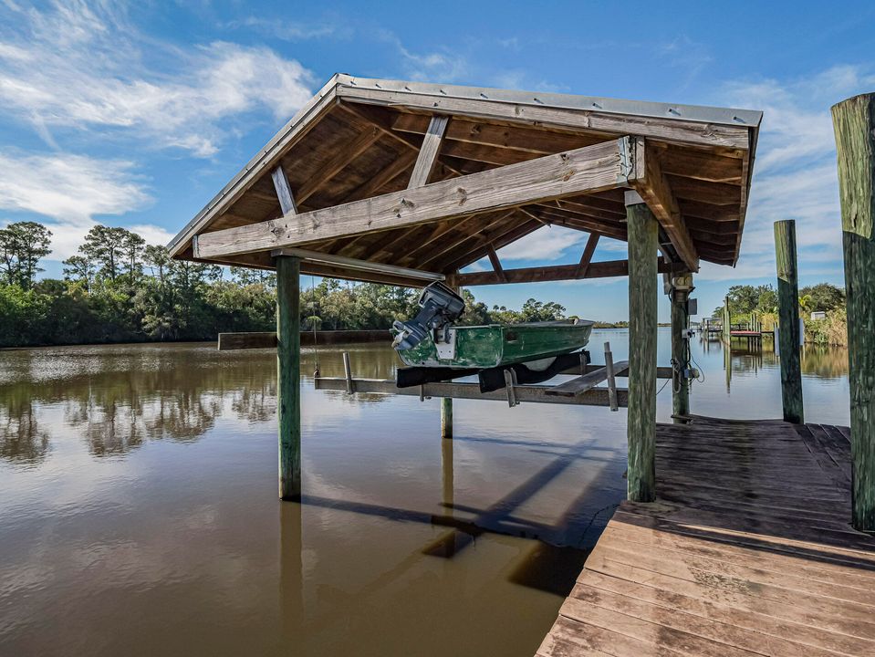 Activo con contrato: $995,000 (3 camas, 2 baños, 2221 Pies cuadrados)