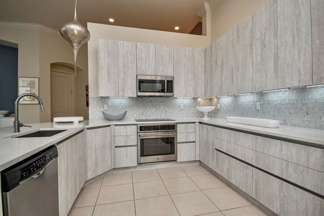 На продажу: $1,295,000 (3 спален, 3 ванн, 2468 Квадратных фут)