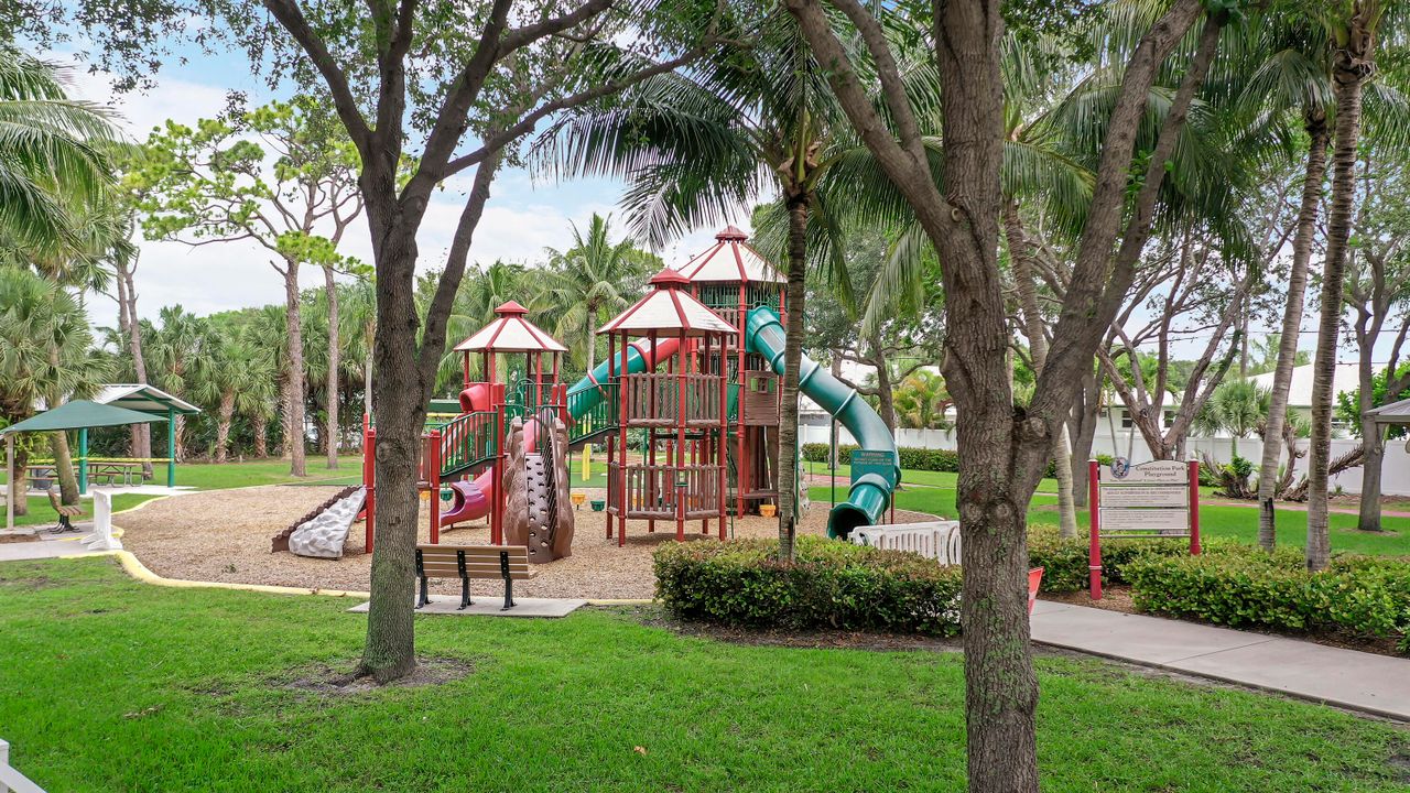 For Rent: $12,500 (4 beds, 3 baths, 2395 Square Feet)