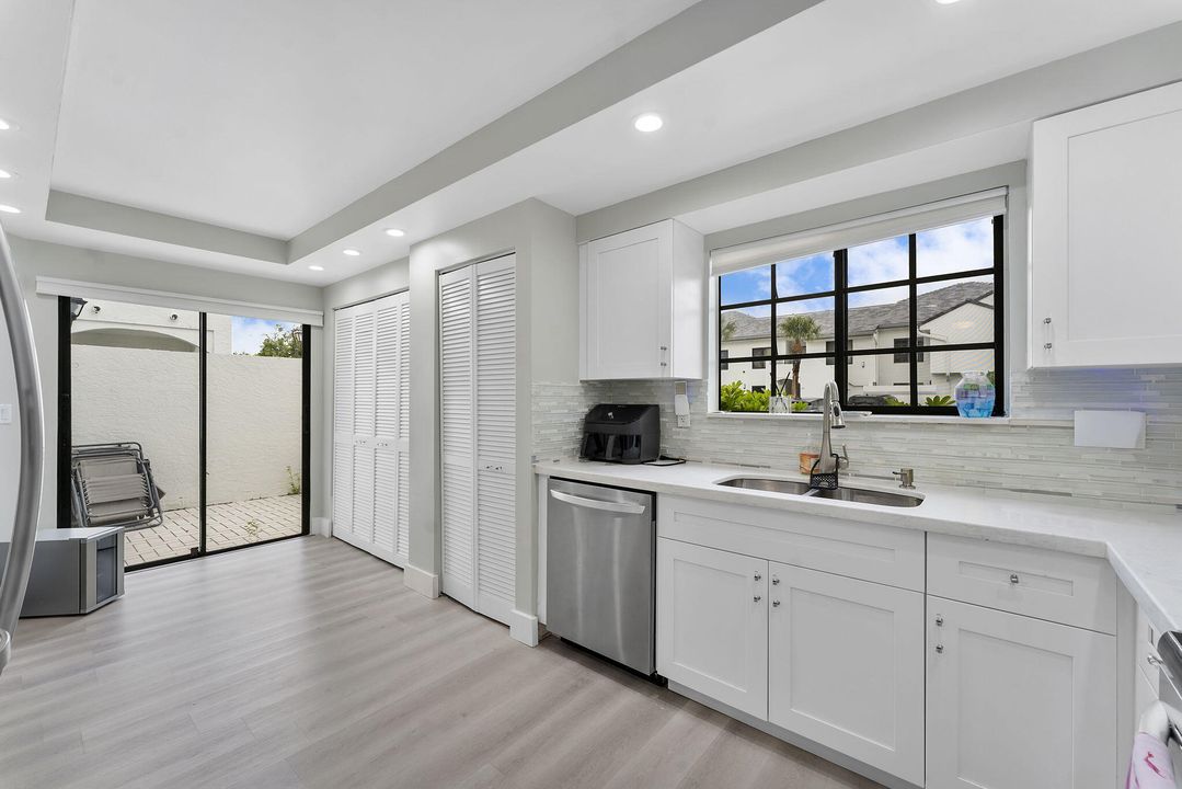 На продажу: $435,000 (2 спален, 2 ванн, 1705 Квадратных фут)