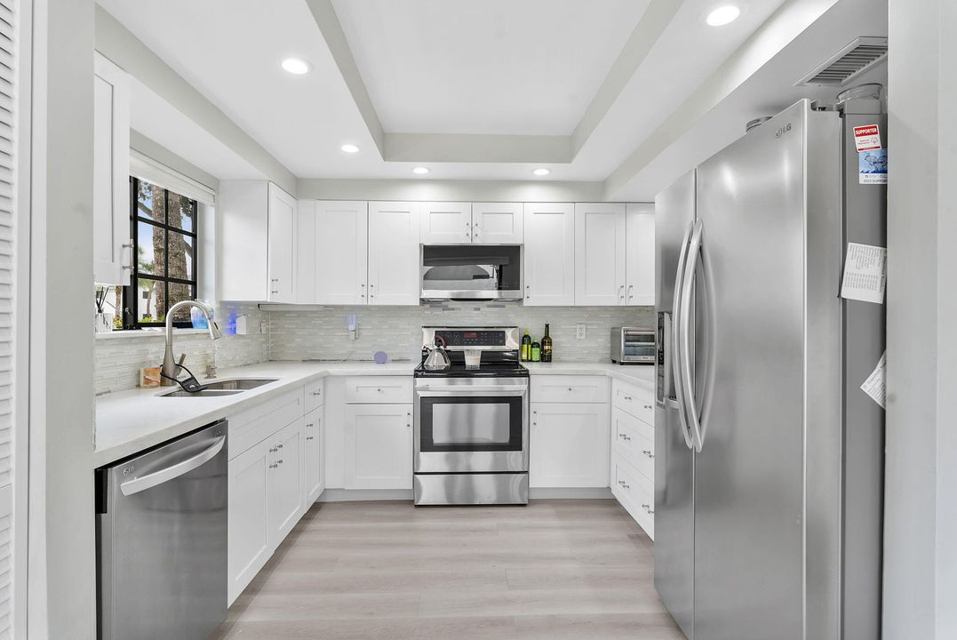 На продажу: $435,000 (2 спален, 2 ванн, 1705 Квадратных фут)