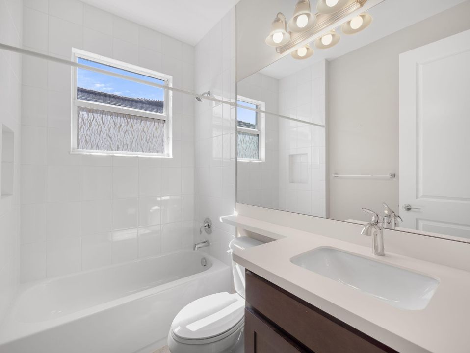 待售: $700,000 (3 贝兹, 3 浴室, 2358 平方英尺)