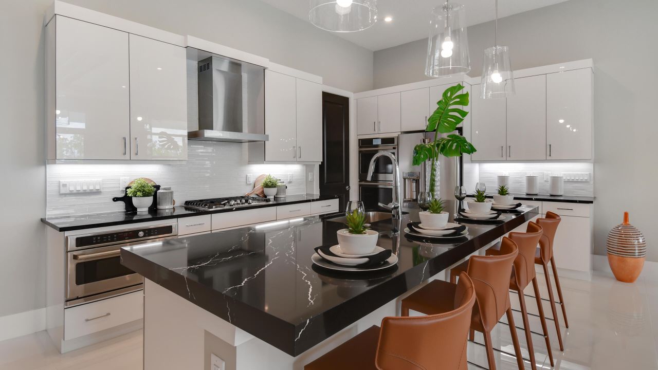 En Venta: $774,990 (3 camas, 3 baños, 2490 Pies cuadrados)