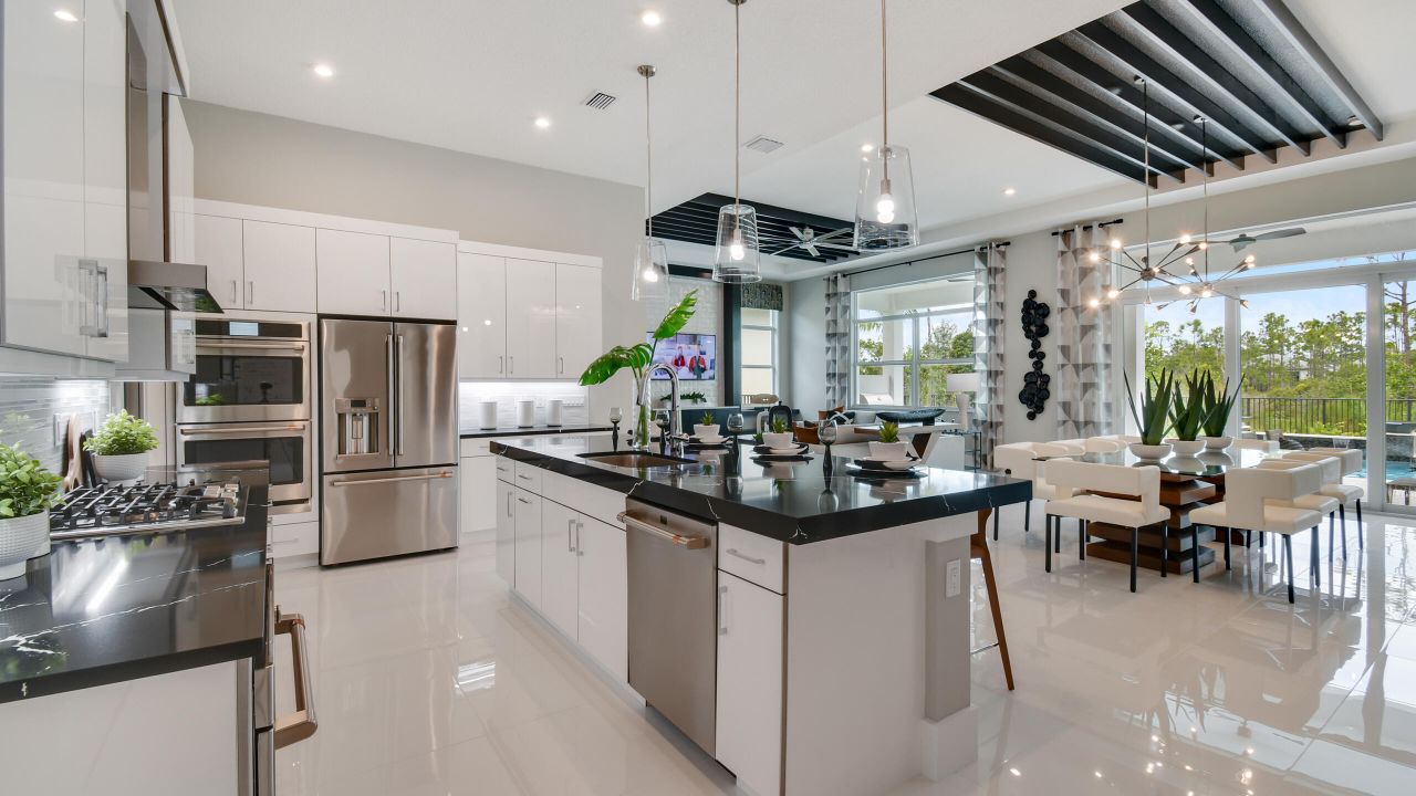 En Venta: $774,990 (3 camas, 3 baños, 2490 Pies cuadrados)