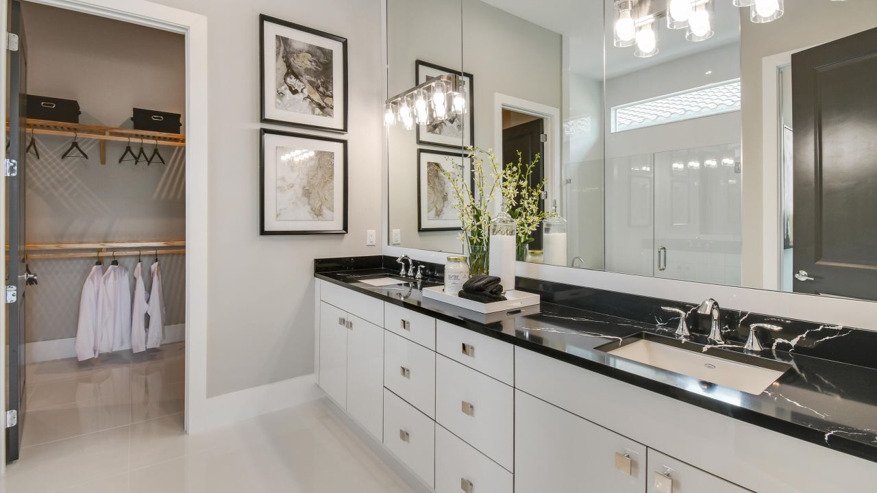 En Venta: $774,990 (3 camas, 3 baños, 2490 Pies cuadrados)