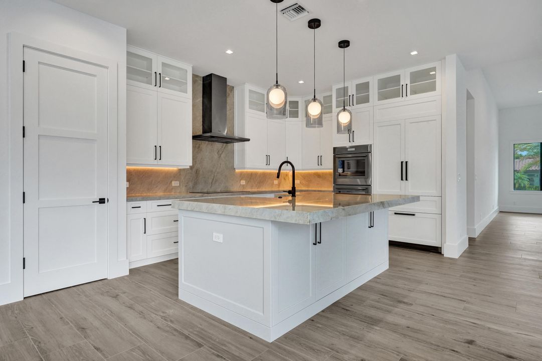 En Venta: $2,499,000 (4 camas, 3 baños, 3193 Pies cuadrados)