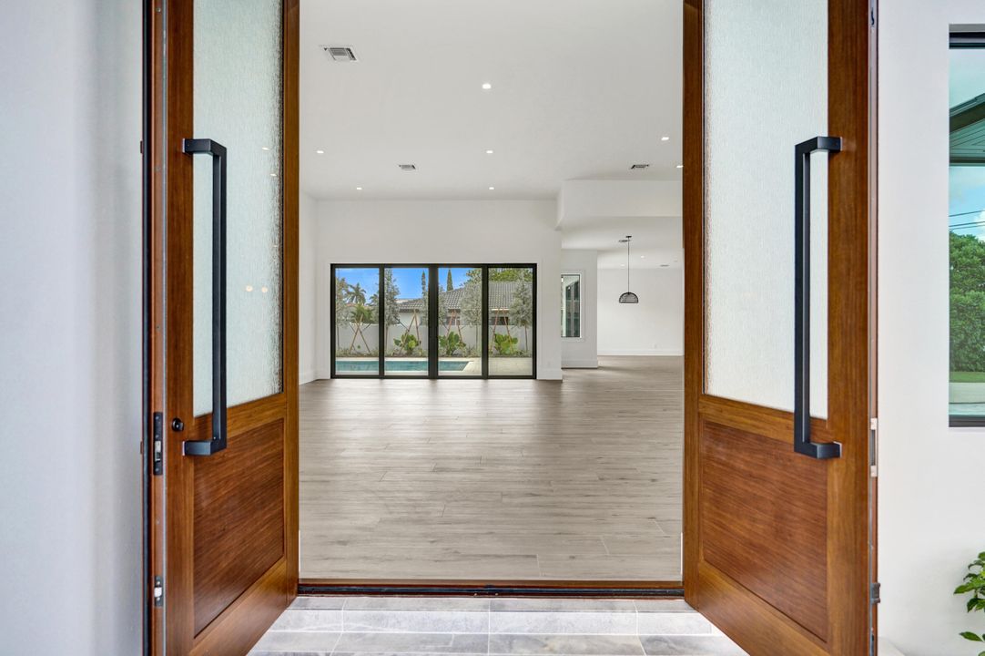 En Venta: $2,499,000 (4 camas, 3 baños, 3193 Pies cuadrados)