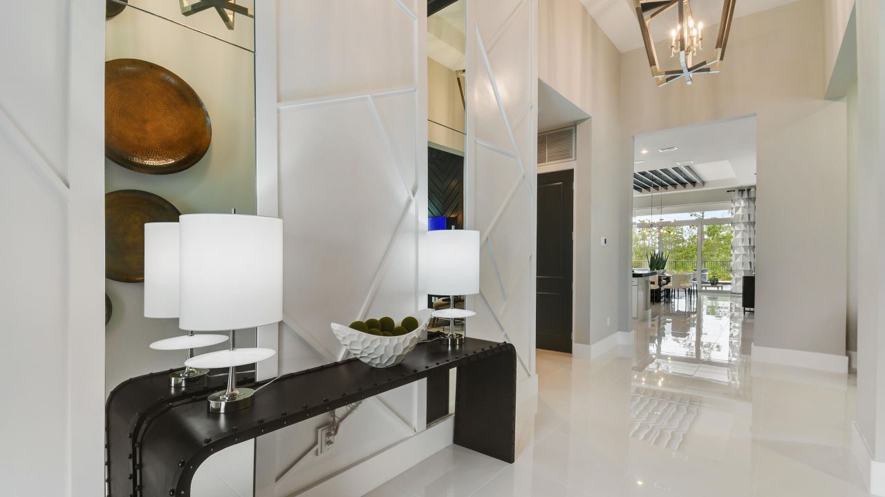 En Venta: $774,990 (3 camas, 3 baños, 2490 Pies cuadrados)