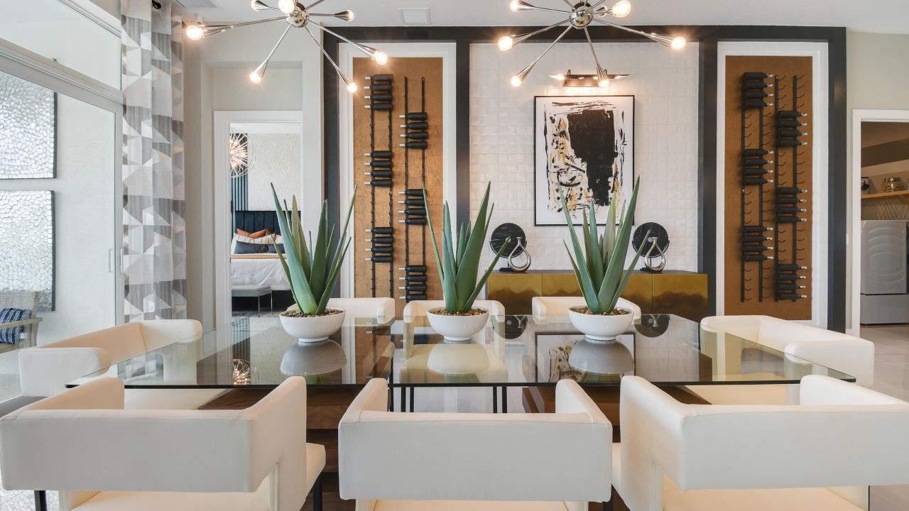 En Venta: $774,990 (3 camas, 3 baños, 2490 Pies cuadrados)