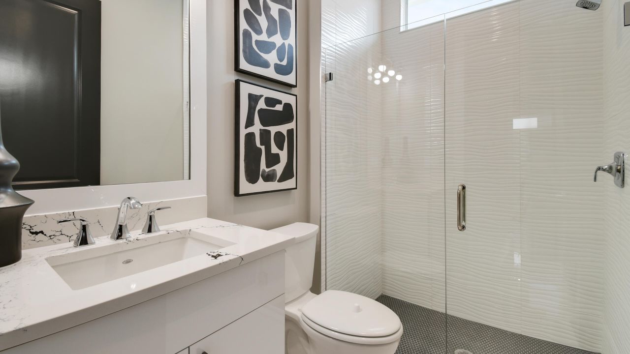 En Venta: $774,990 (3 camas, 3 baños, 2490 Pies cuadrados)