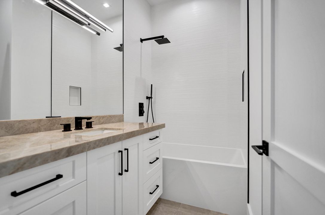 En Venta: $2,499,000 (4 camas, 3 baños, 3193 Pies cuadrados)