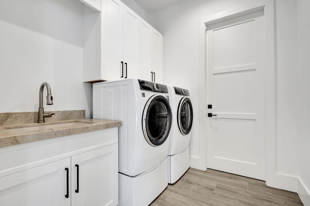 En Venta: $2,499,000 (4 camas, 3 baños, 3193 Pies cuadrados)