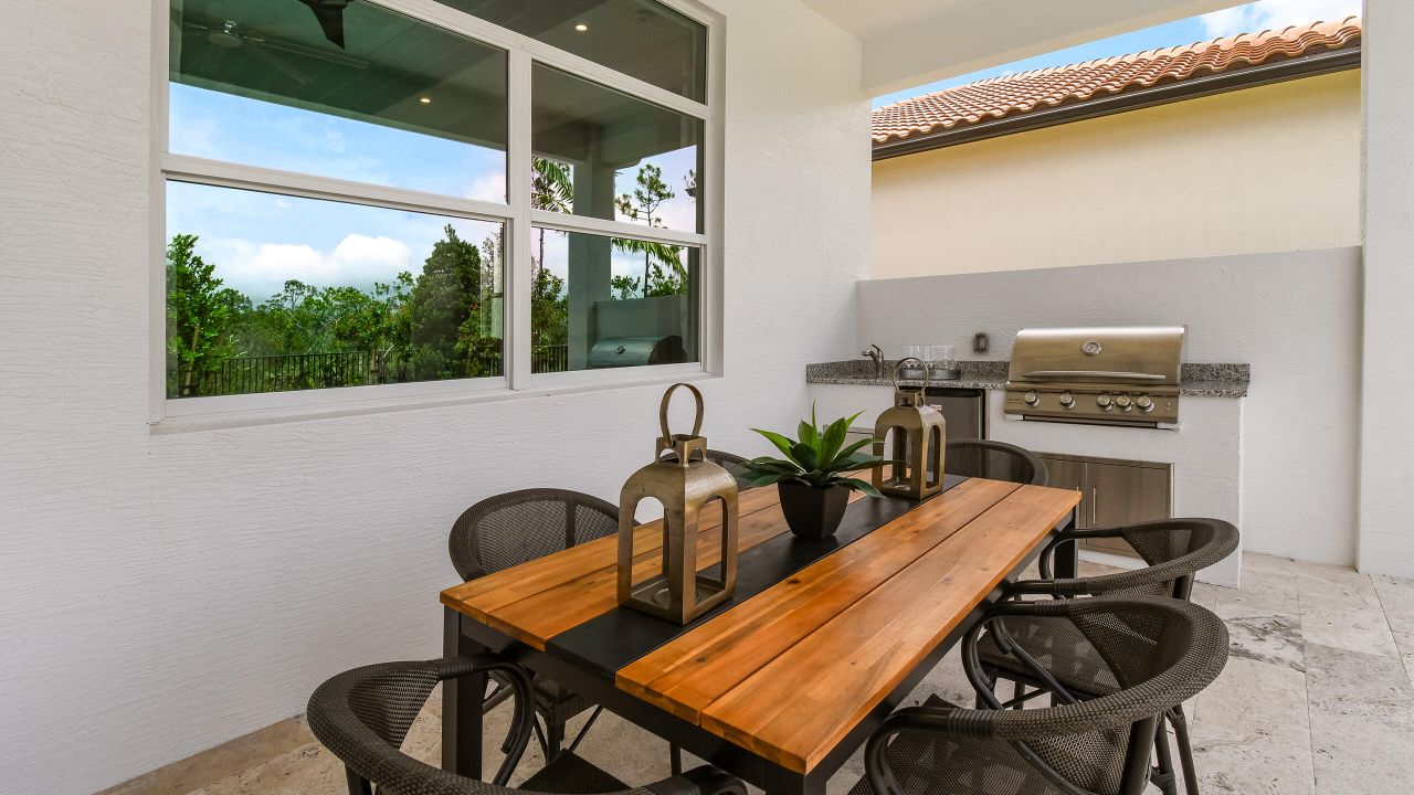 En Venta: $774,990 (3 camas, 3 baños, 2490 Pies cuadrados)