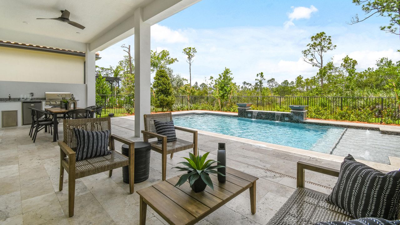 En Venta: $774,990 (3 camas, 3 baños, 2490 Pies cuadrados)