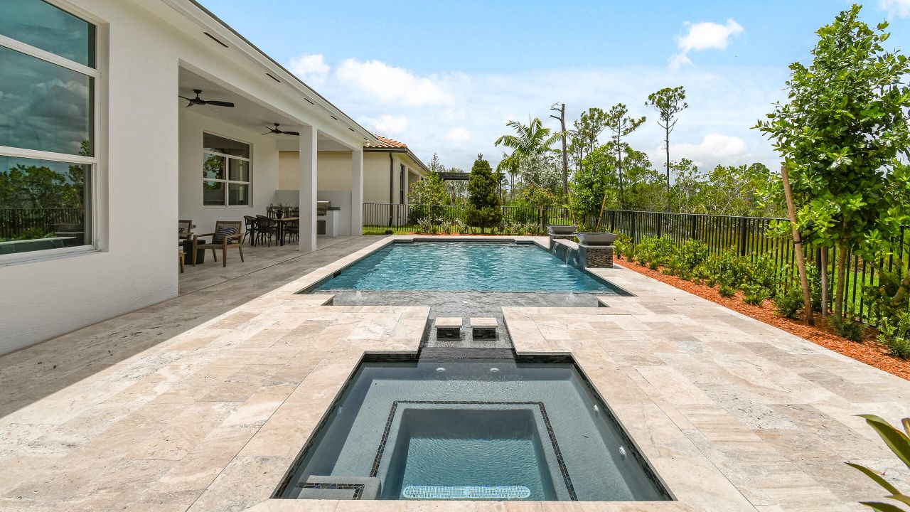 En Venta: $774,990 (3 camas, 3 baños, 2490 Pies cuadrados)