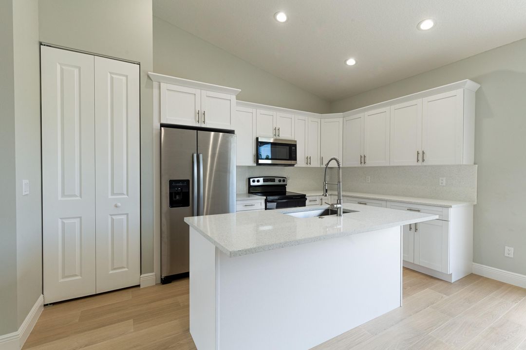 合同活跃: $633,999 (3 贝兹, 2 浴室, 1628 平方英尺)