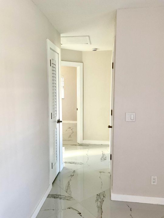 合同活跃: $228,000 (2 贝兹, 1 浴室, 1012 平方英尺)