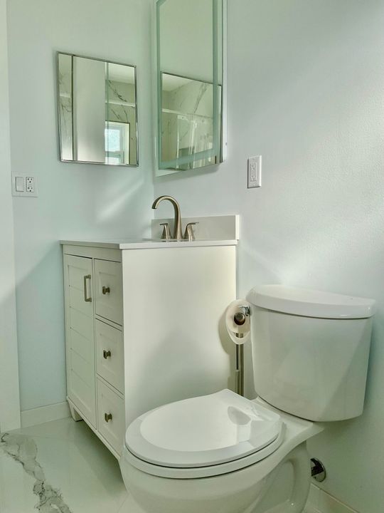 合同活跃: $228,000 (2 贝兹, 1 浴室, 1012 平方英尺)