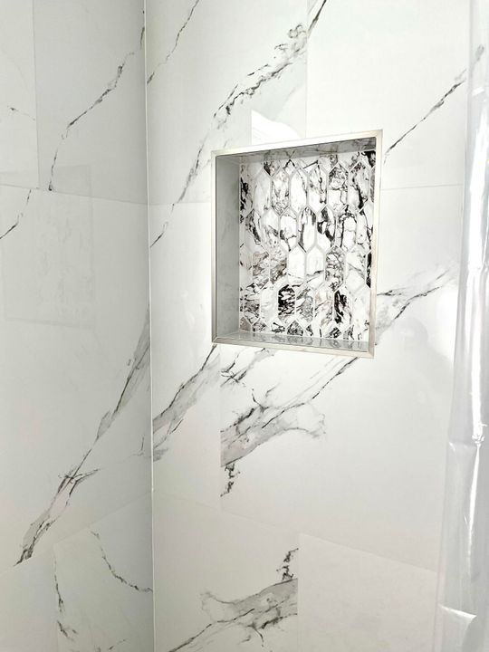 合同活跃: $228,000 (2 贝兹, 1 浴室, 1012 平方英尺)