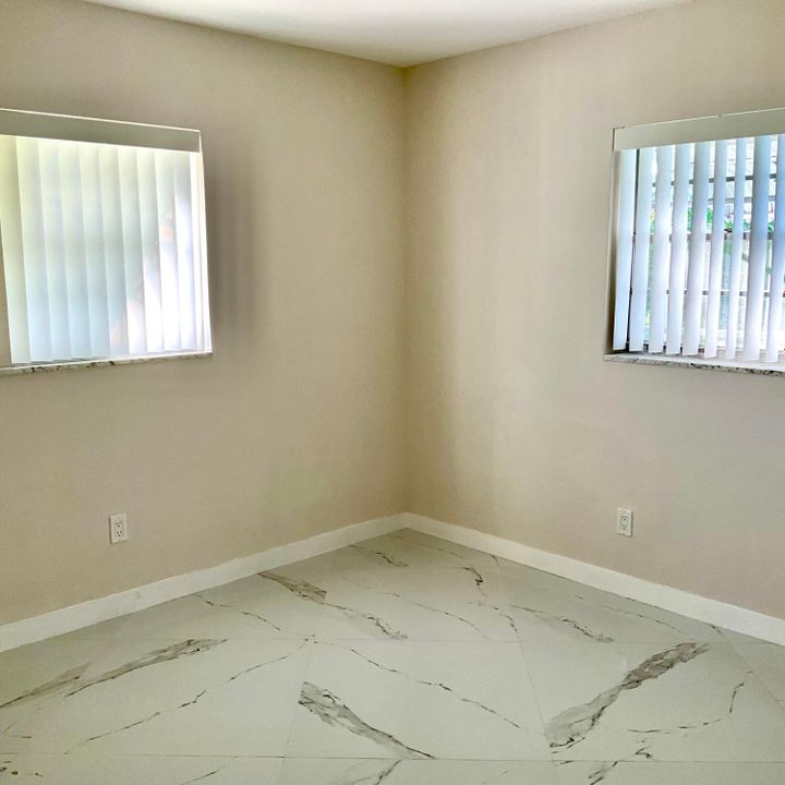 合同活跃: $228,000 (2 贝兹, 1 浴室, 1012 平方英尺)