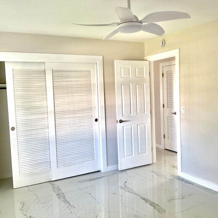 合同活跃: $228,000 (2 贝兹, 1 浴室, 1012 平方英尺)