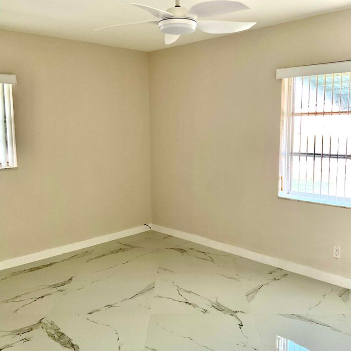 合同活跃: $228,000 (2 贝兹, 1 浴室, 1012 平方英尺)