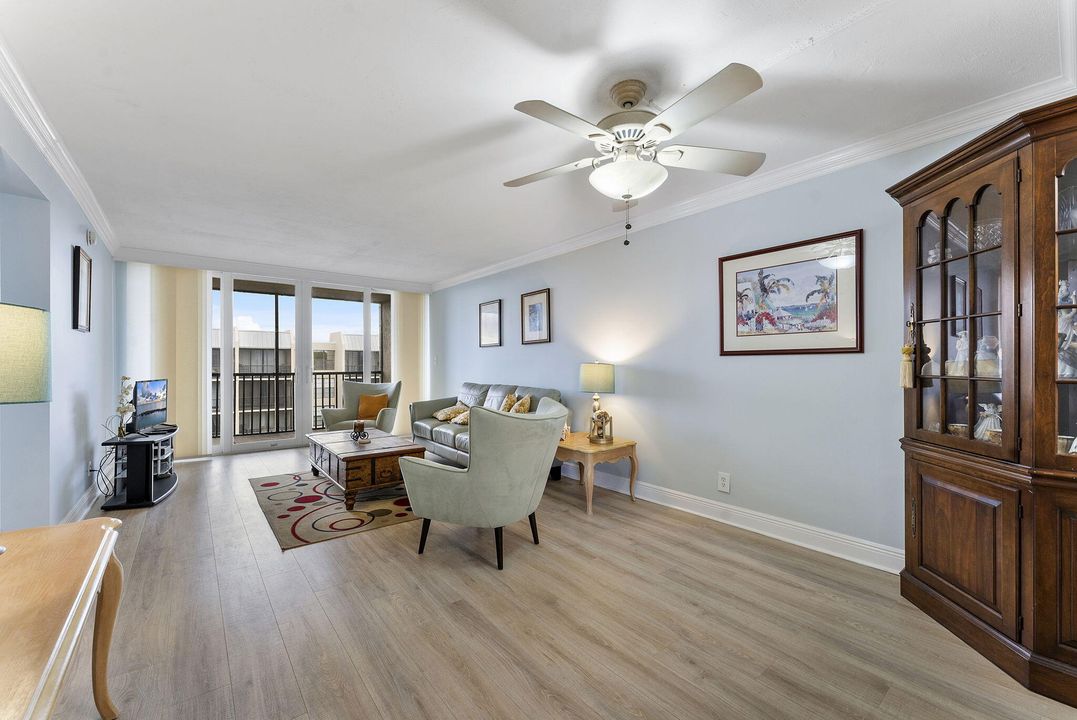 待售: $375,000 (2 贝兹, 2 浴室, 1095 平方英尺)