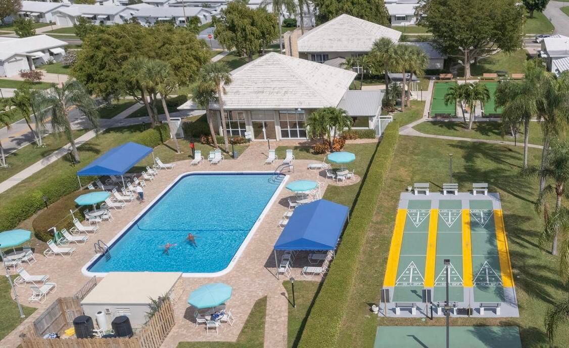 合同活跃: $228,000 (2 贝兹, 1 浴室, 1012 平方英尺)