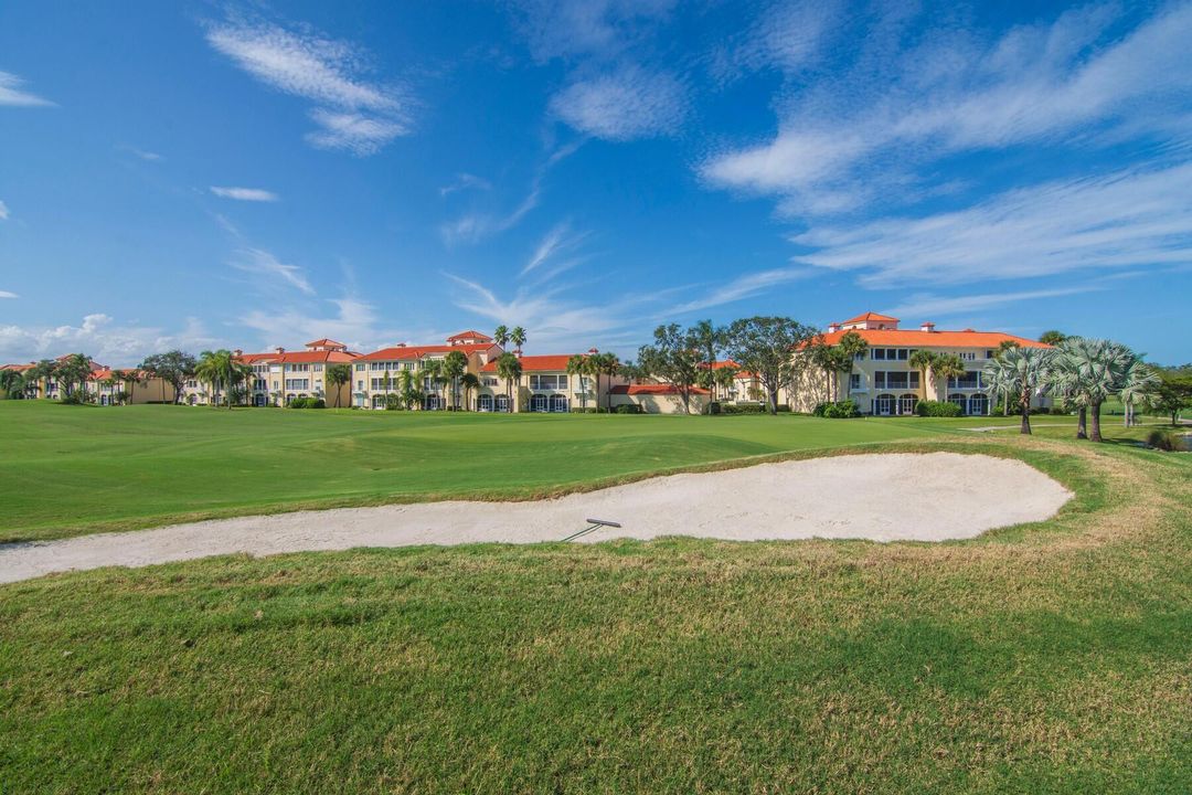 Active With Contract: $1,199,000 (3 beds, 2 baths, 2539 Square Feet)