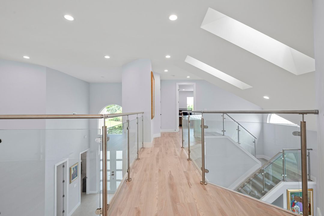 Под контрактом: $2,995,000 (5 спален, 6 ванн, 4242 Квадратных фут)