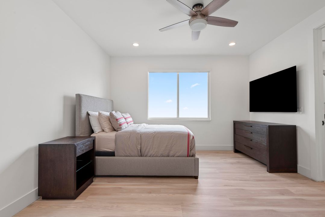 Под контрактом: $2,995,000 (5 спален, 6 ванн, 4242 Квадратных фут)