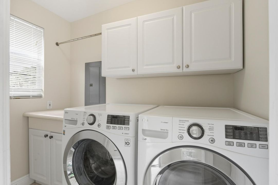 For Sale: $510,000 (2 beds, 1 baths, 995 Square Feet)