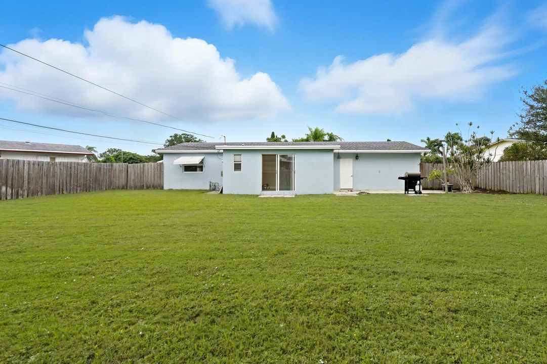 For Sale: $510,000 (2 beds, 1 baths, 995 Square Feet)