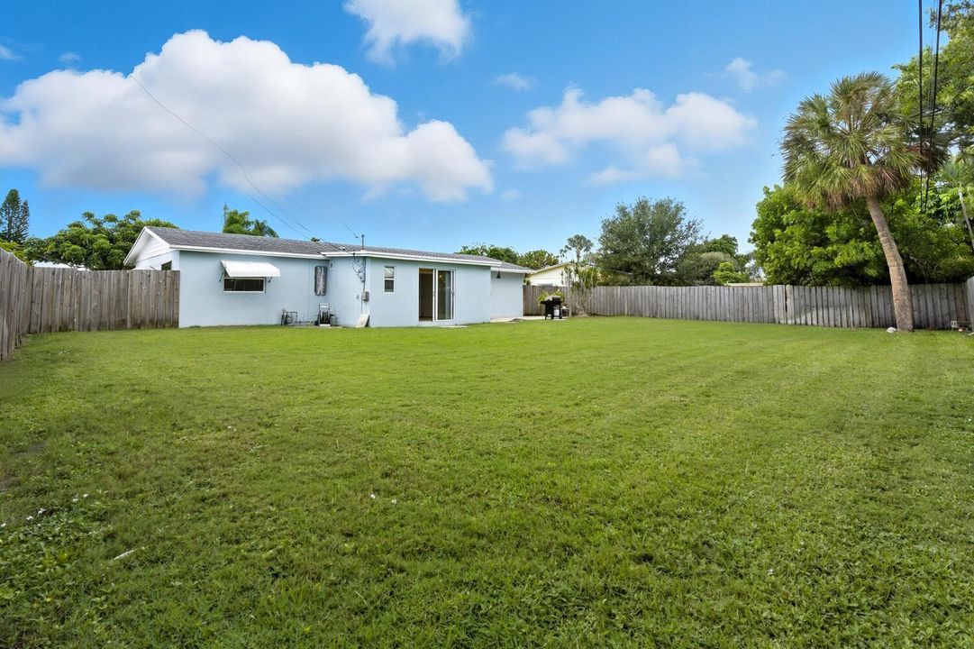 For Sale: $510,000 (2 beds, 1 baths, 995 Square Feet)