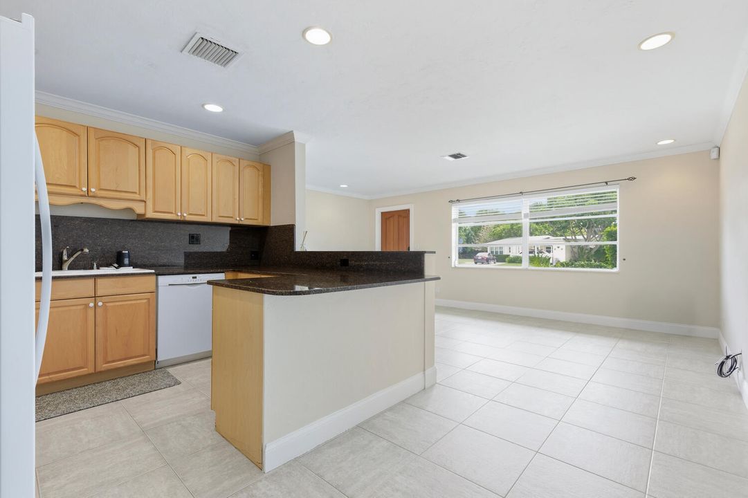 For Sale: $510,000 (2 beds, 1 baths, 995 Square Feet)