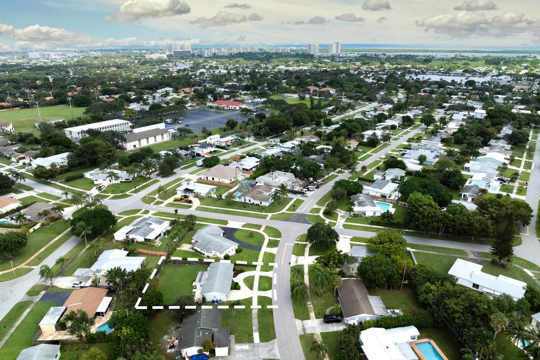 For Sale: $510,000 (2 beds, 1 baths, 995 Square Feet)