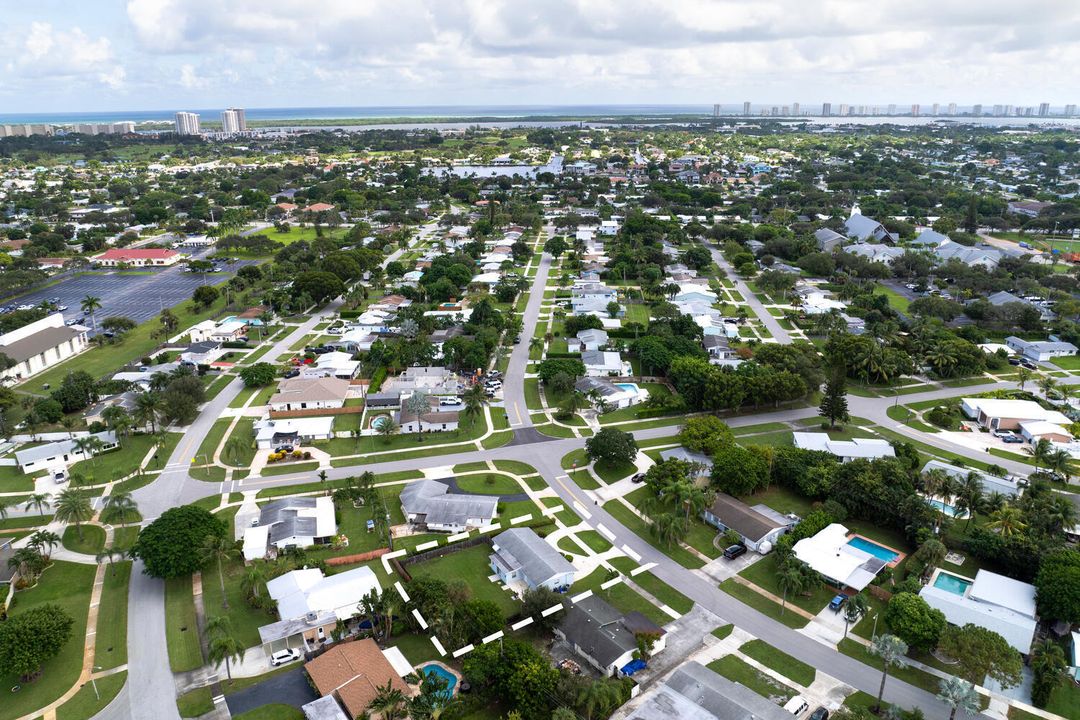 For Sale: $510,000 (2 beds, 1 baths, 995 Square Feet)