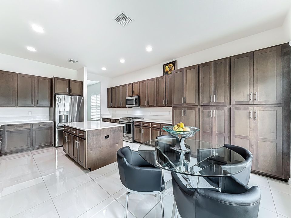 待售: $784,000 (3 贝兹, 2 浴室, 2580 平方英尺)