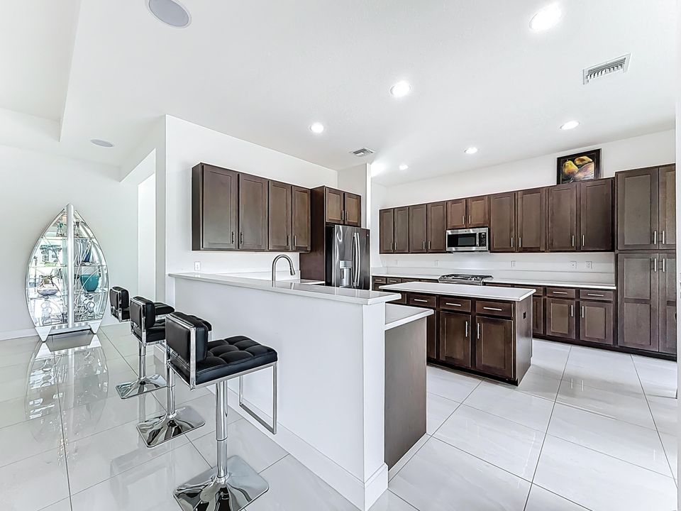 待售: $784,000 (3 贝兹, 2 浴室, 2580 平方英尺)