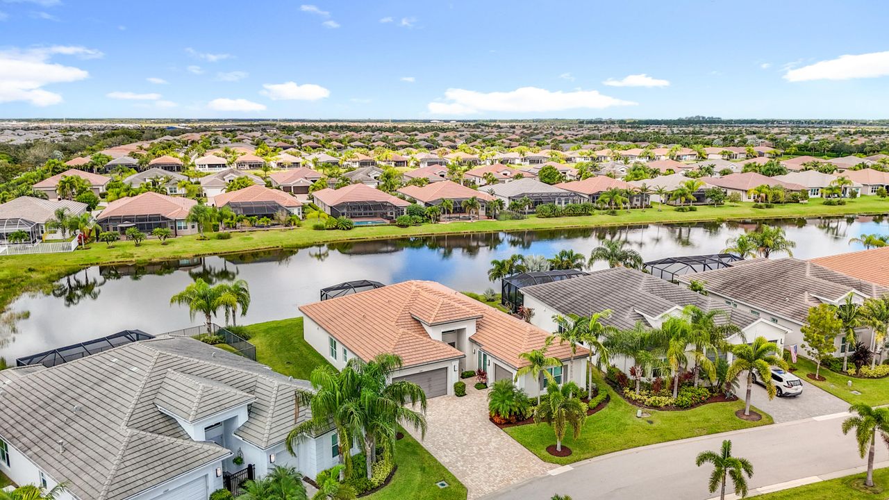 待售: $784,000 (3 贝兹, 2 浴室, 2580 平方英尺)