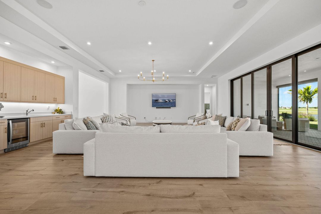 На продажу: $1,870,000 (5 спален, 5 ванн, 5479 Квадратных фут)