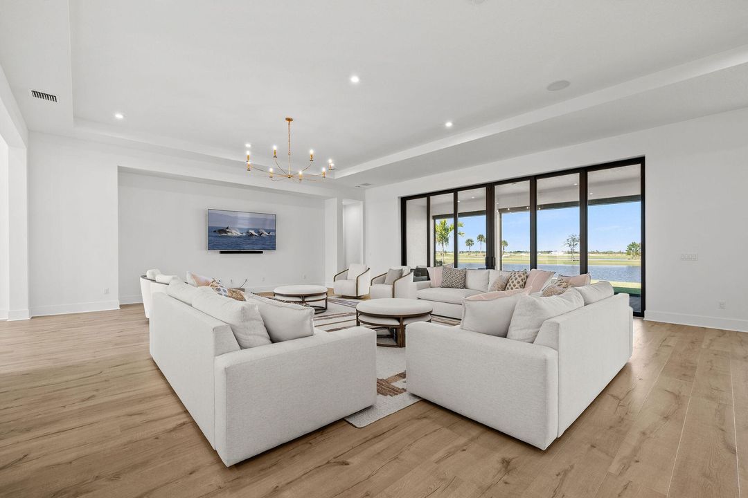 На продажу: $1,870,000 (5 спален, 5 ванн, 5479 Квадратных фут)